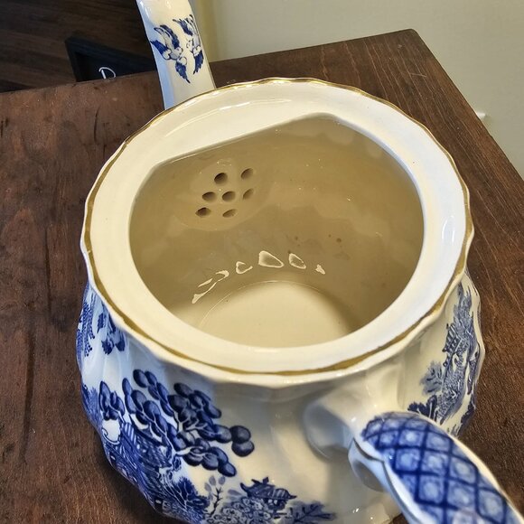 Vintage SADLER England Teapot Blue Willow Swirl Gold Trim Large 4 Cup - Picture 12 of 15